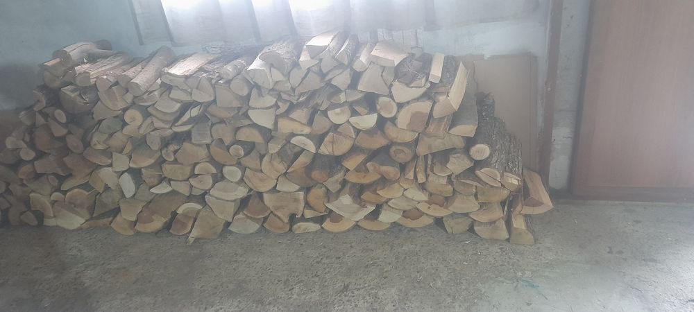 Продавам кубика дърва