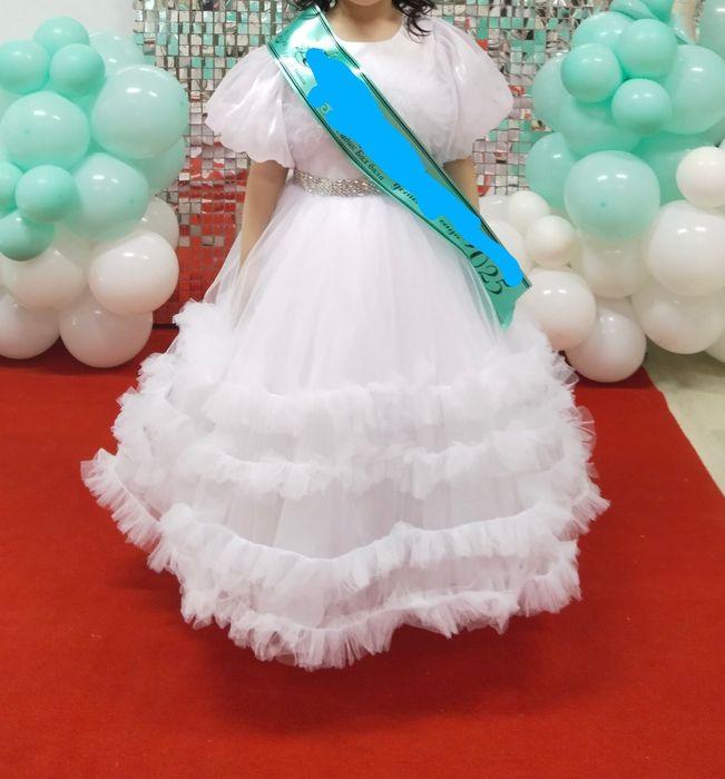 Шикарное белое платье размер 40