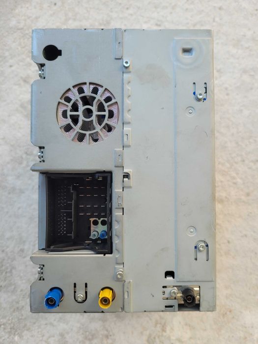 Мерцедес навигация R класа w251