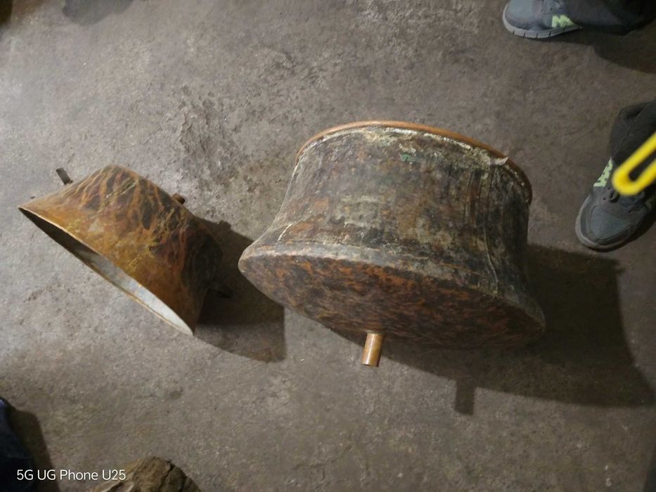 Продавам  2 броя капаци