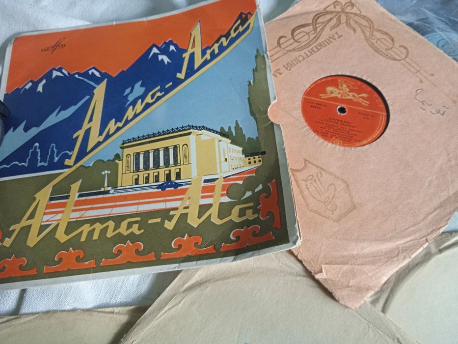 Пластинки времен Каз ССР Коллекция пластинок для патефона 1950-х