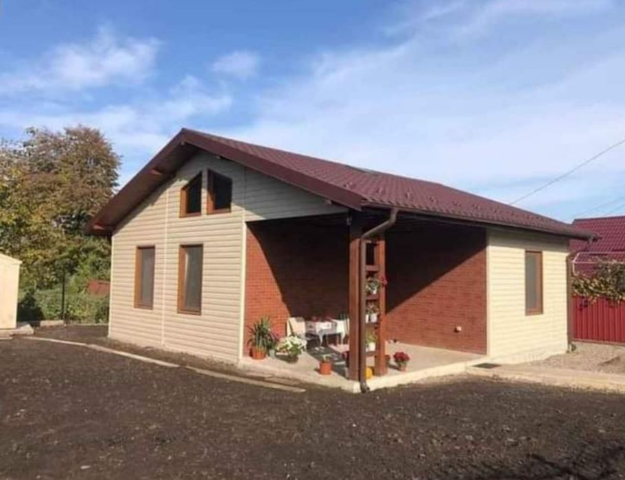 Vând case pe structură metalică și panouri sandwich