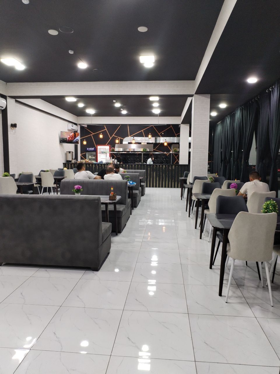 Tayyor beznis fast food kafe sotiladi