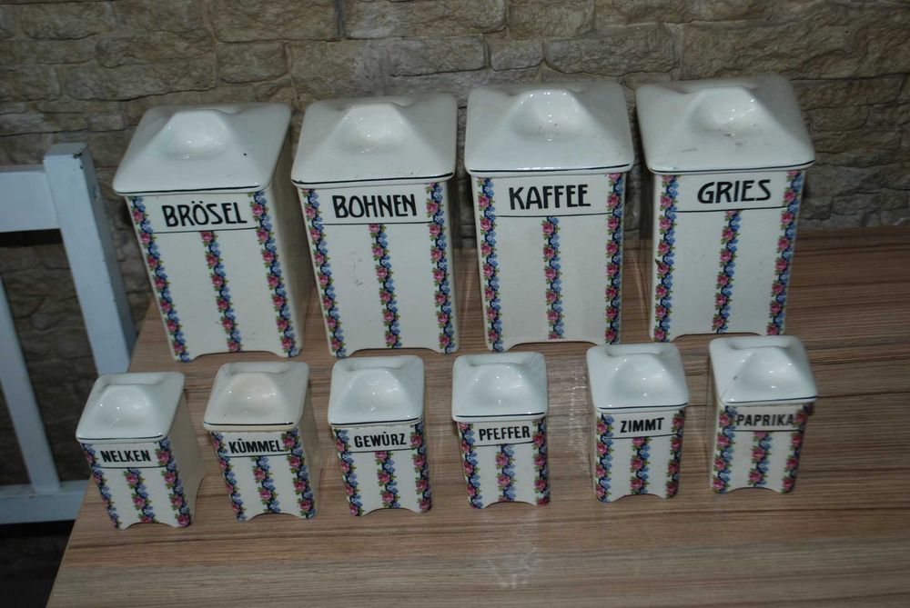 Vand set vechi, sasesc de recipiente pt condimente din faianta