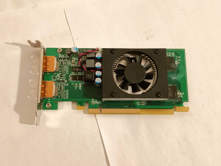 Продам видеокарту "Radeon R520" (01YW868) для Lenovo ThinkCentre.