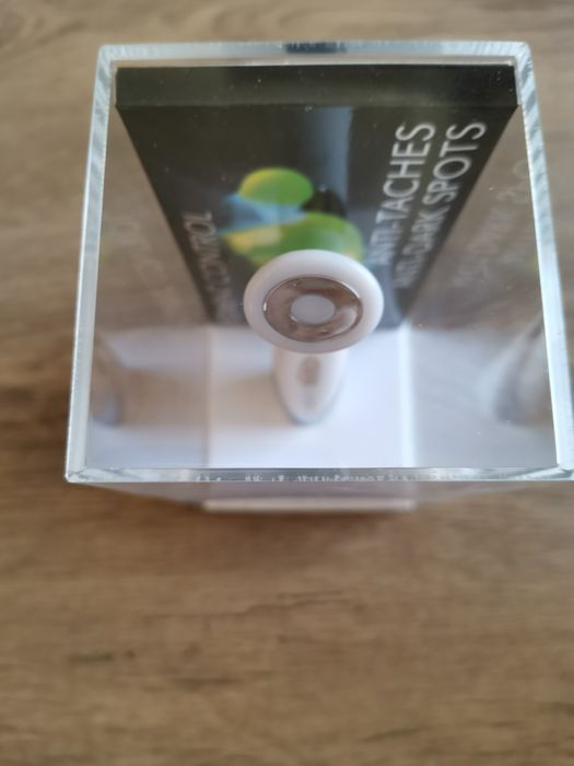 Уред за заличаване и изглаждане на пигментни петна и зачервявания