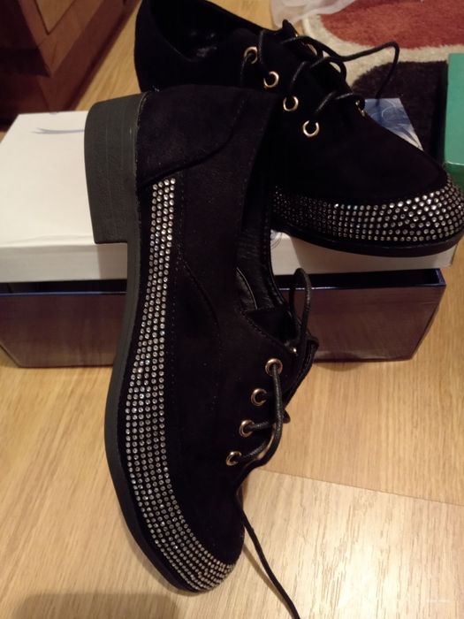 Vând pantofi mocasini dama negri și roșii mărimea 38