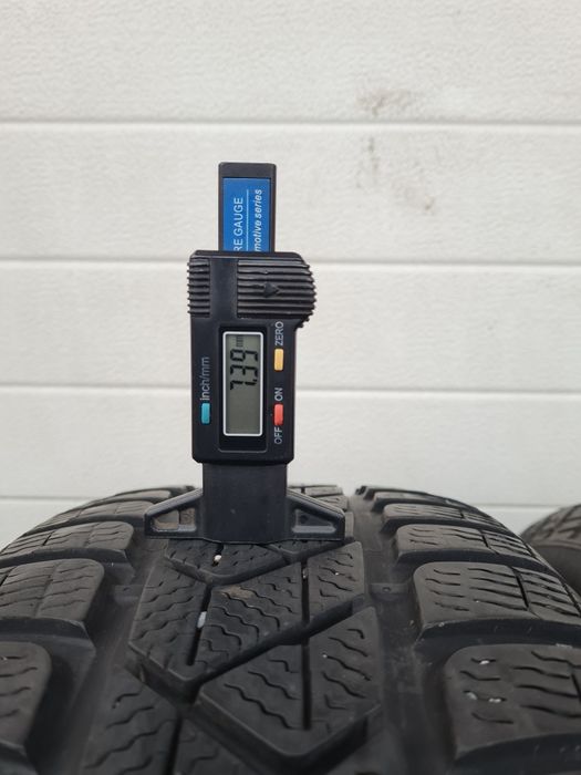 Зимни гуми 2 броя PIRELLI SottoZero3 215 60 R16 дот 3617