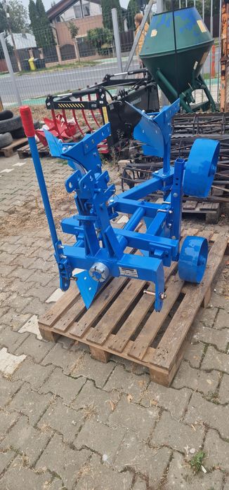 Plug reversibil 2 brazde pentru tractor 25-30 cp Greutate 150 kg pret