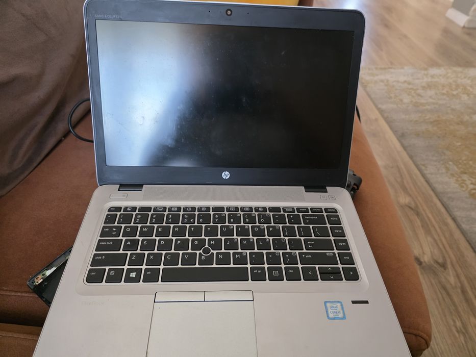 Vand 2 laptopuri  hp  elite book  acer  pt piese