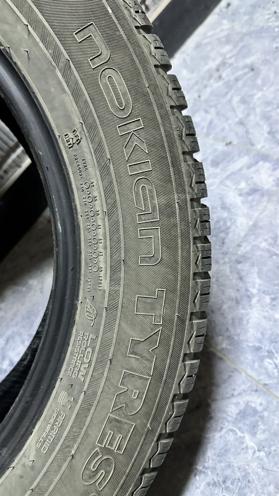 Продам зимнюю резину 265/55R19 WR SUV 4 109V NOKIAN