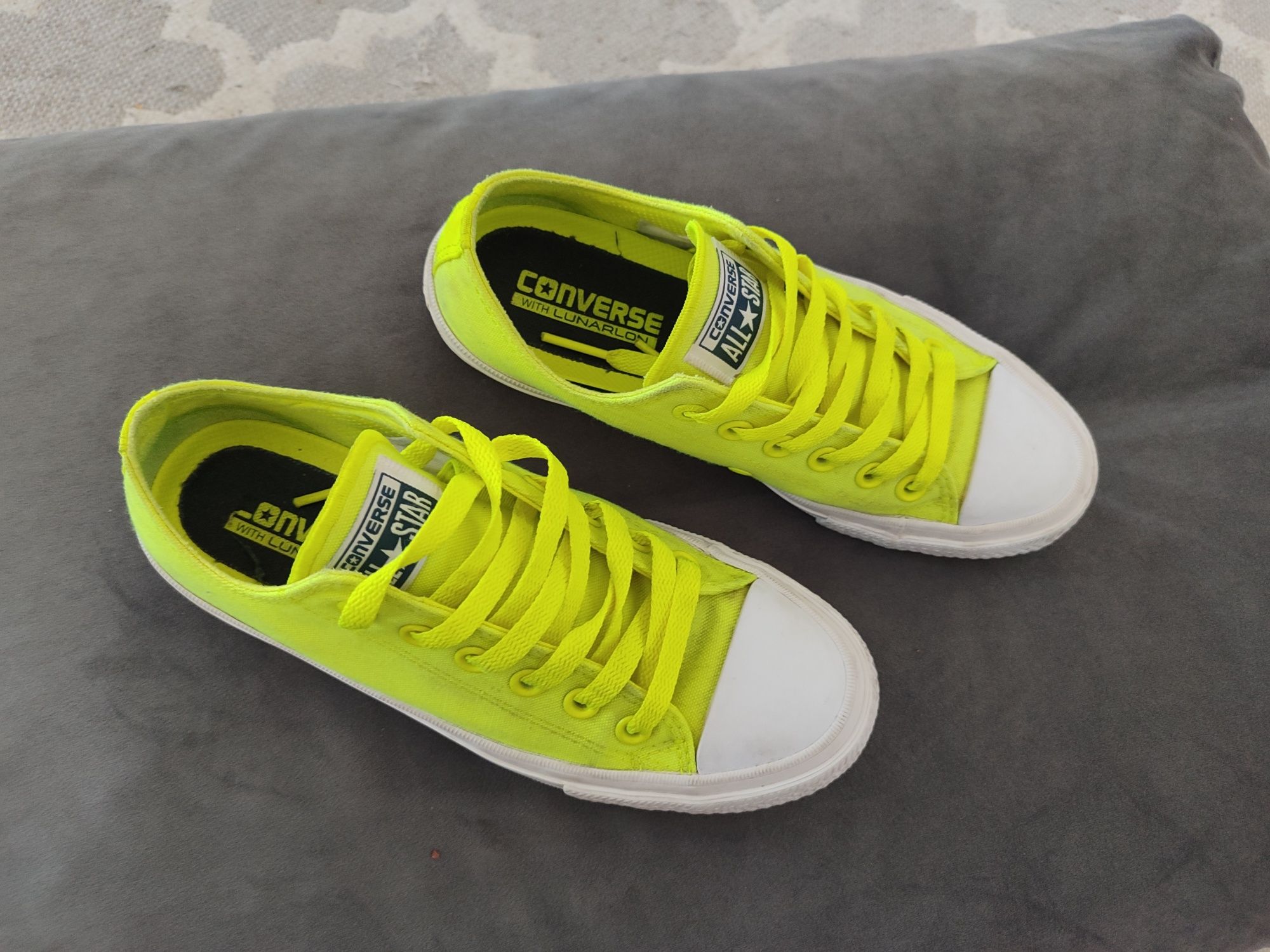 Неонови кецове Converse