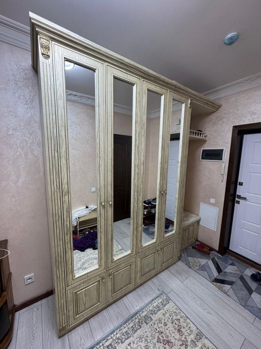 Продам почти новую прихожую