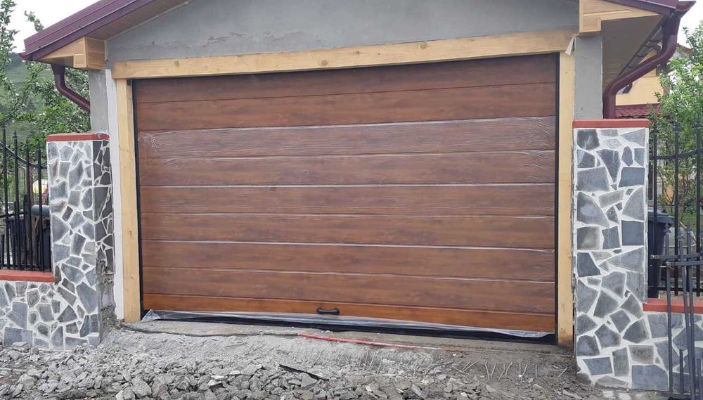 Usa garaj sectionala 2500x2250 stejar auriu, cu automatizare
