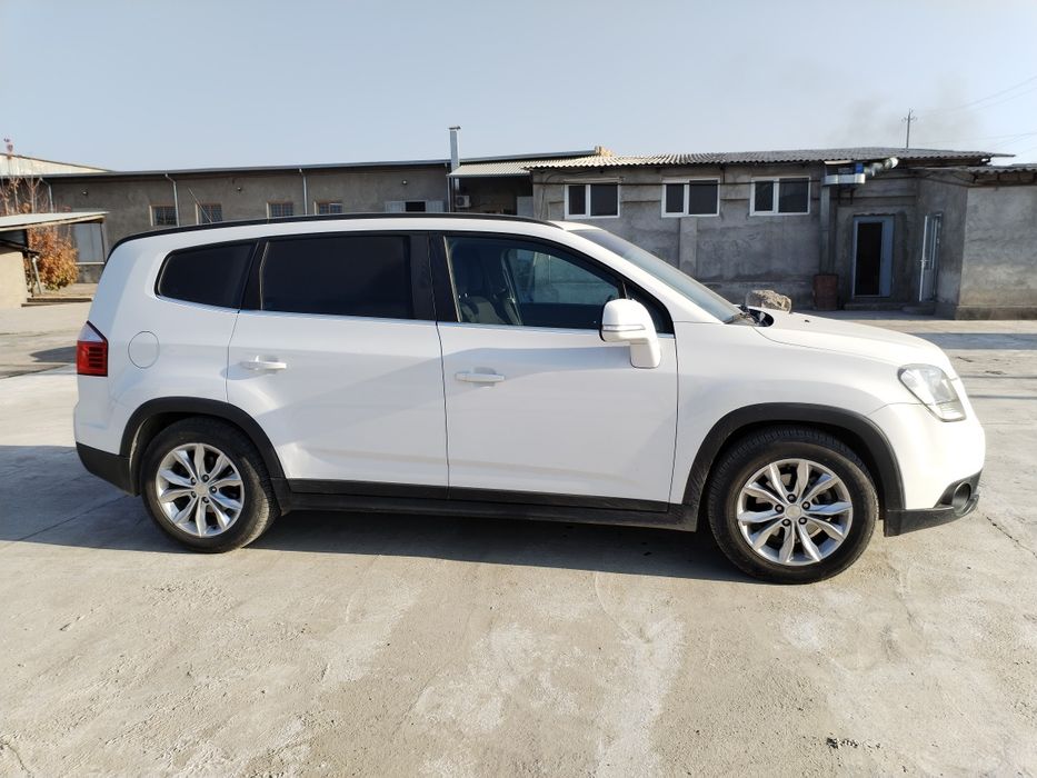 Арландо мошина сотилади