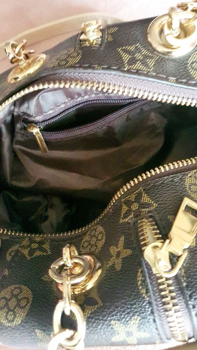 Елегантна дамска Louis Vuitton чанта в кафяво и бежово с класически мо