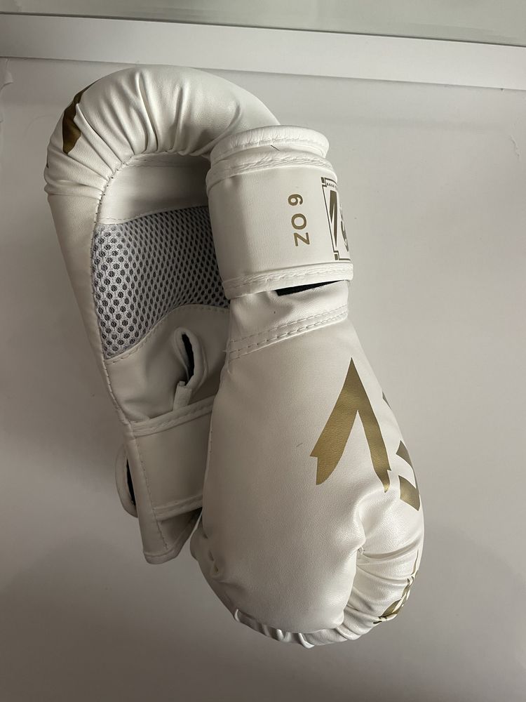 Боксерские перчатки Venum White Original