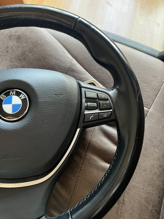 Продавам Оригинален Волан с пера за bmw f10-f11