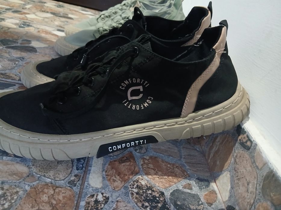 Vand doua perechi pantofi-espadrile sport masura 44 in stare buna