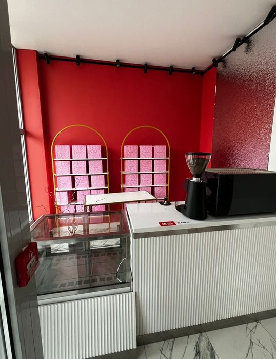 Продам место под цветочный и кофейню !