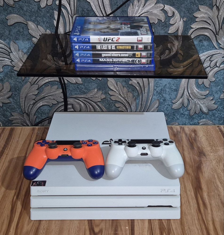 Плейстейшен PS4 игровая приставка