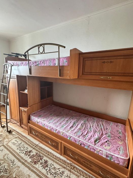 двухъярусная кровать