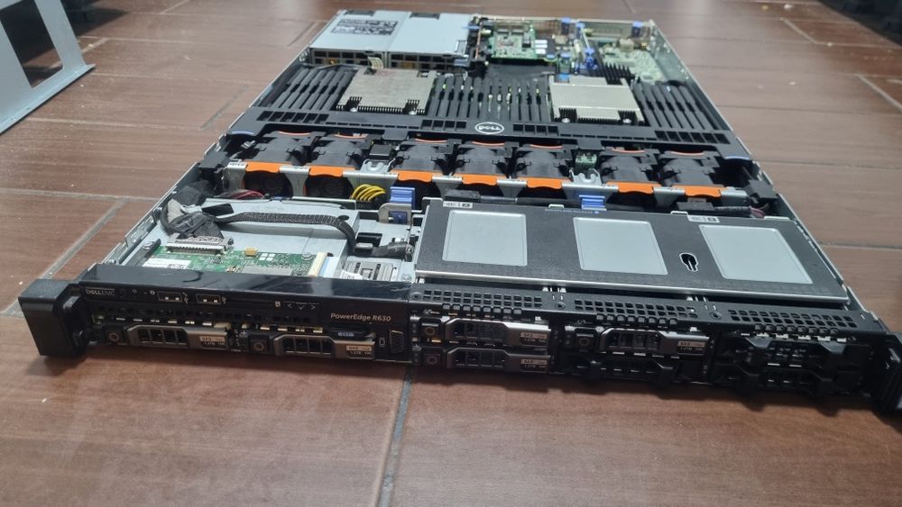 Server DELL PowerEdge R630 Rackabil 1U + 2x Xeon E5 2630 v4 - 20 core
