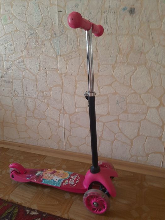 Детский самокат для девочки