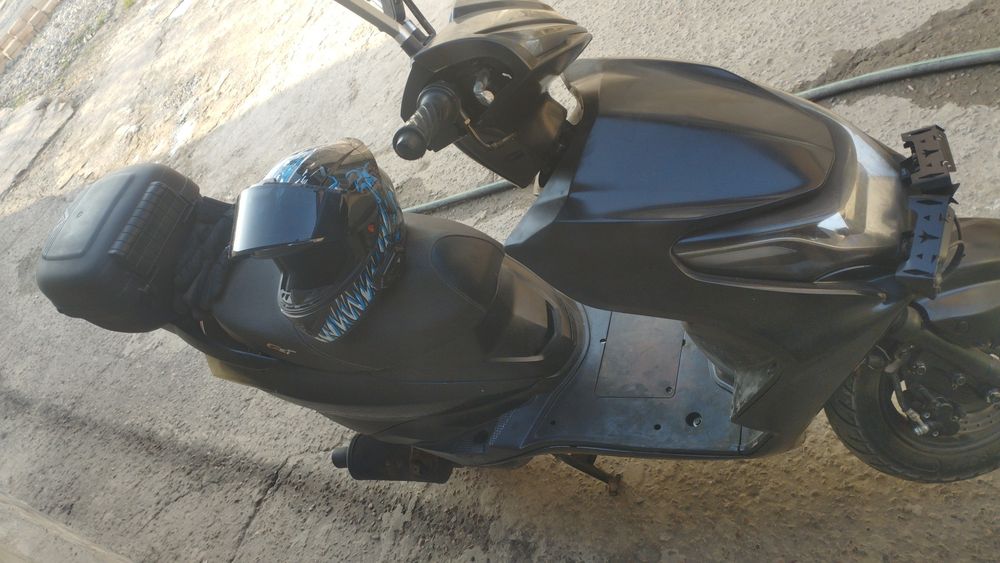 Сотилади срочна скутор нархини келишамиз