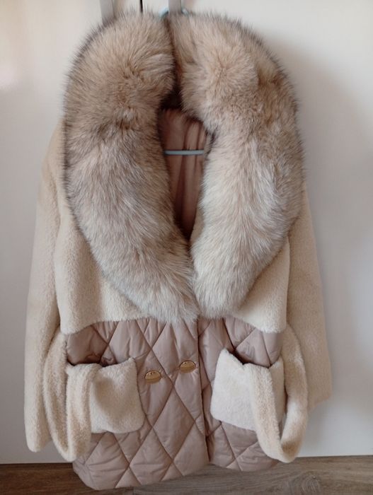 Бежово палто от естествен косъм и капитонирана долна част