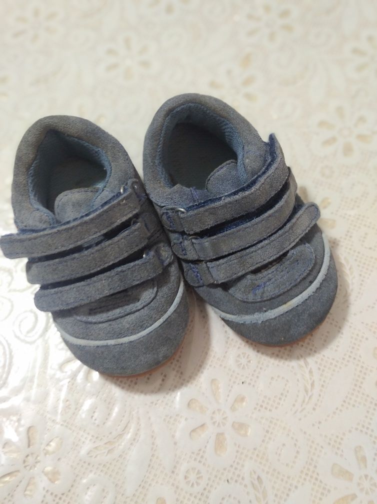 Обувь детская, на возраст от малыша до 7 лет,крепкая
