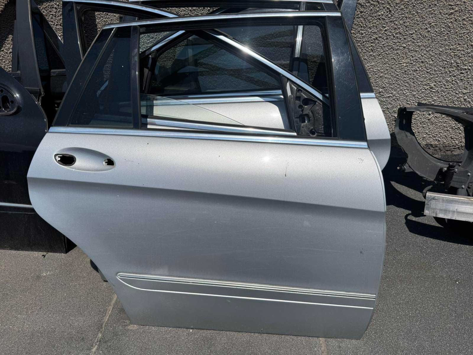 Задна дясна врата за Mercedes R class W251 Long