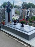Monumente funerare din granit