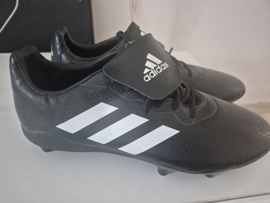Ghete adidas pt fotbal