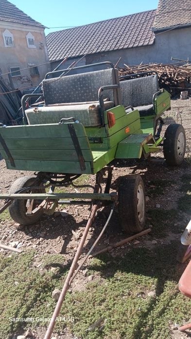 Vand trăsură pentru cai