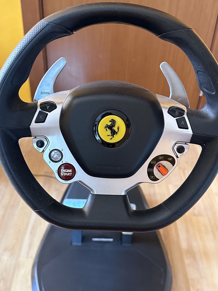 Волан с педали Cockpit Thrustmaster Ferrari Vibration