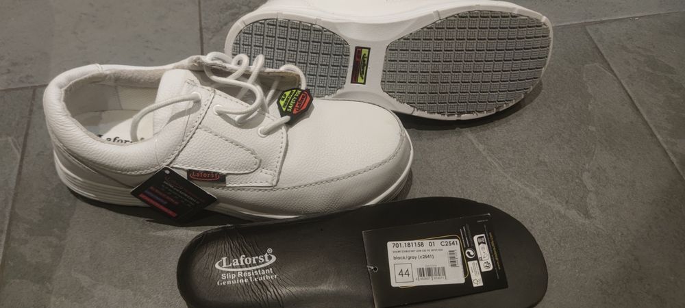 Работни обувки без бомбе