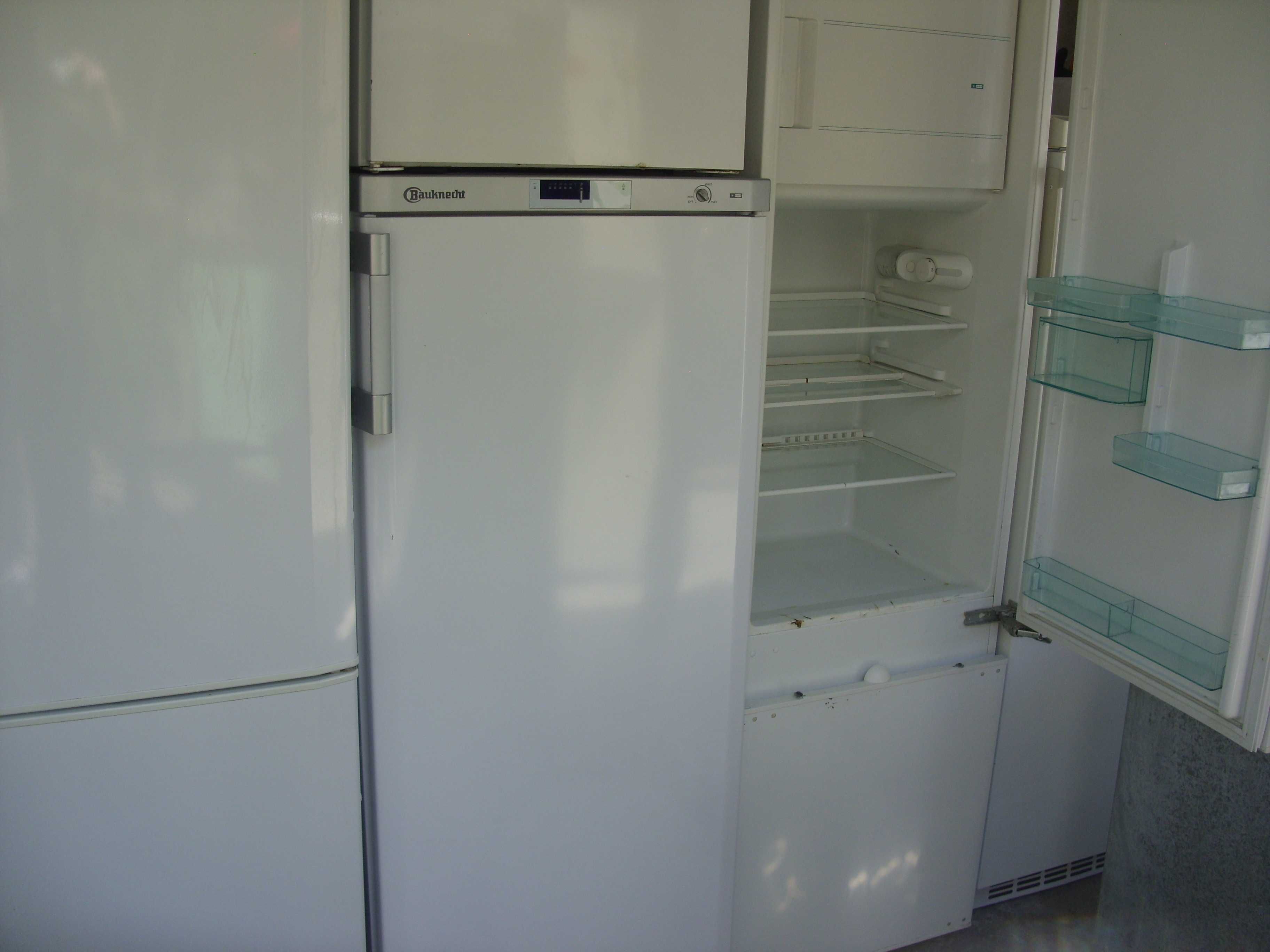 Frigider înalt tip combina frigorifica 390/320l