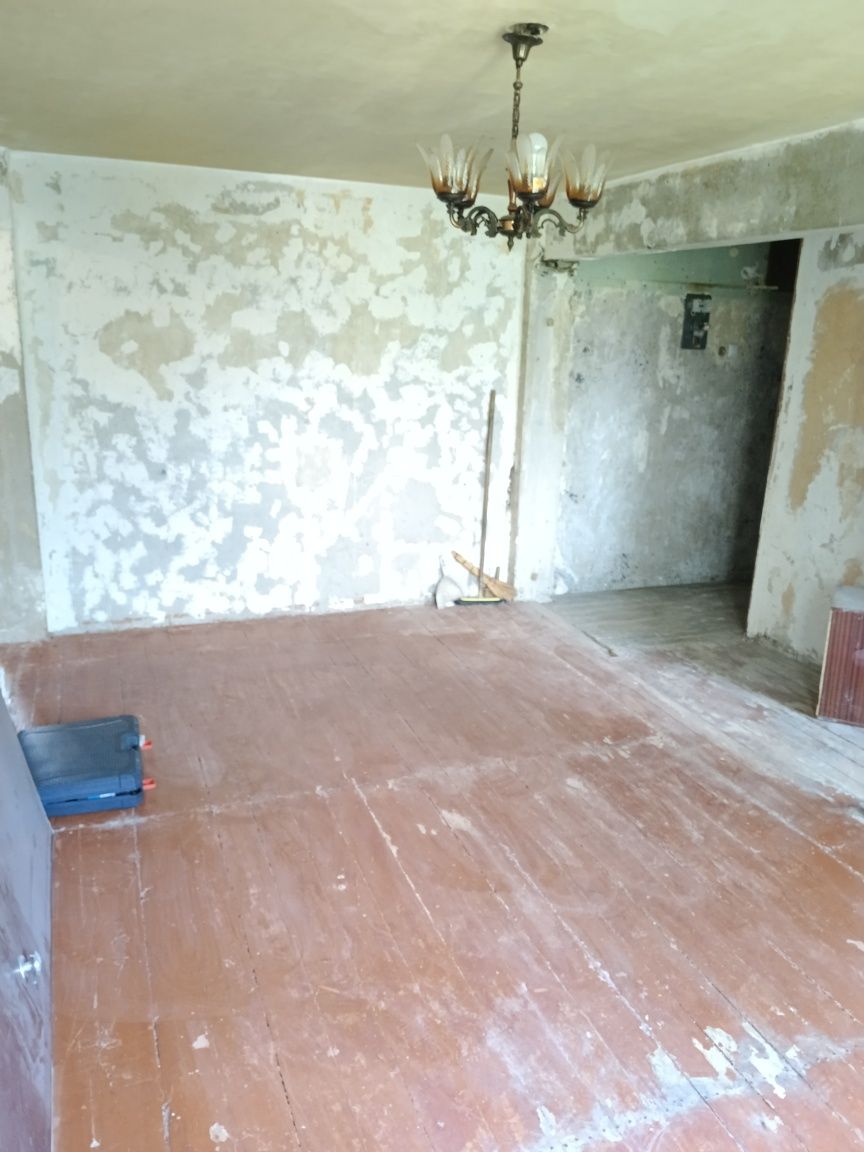 Продам 3 х комн квар. 2-52-4 этаж.