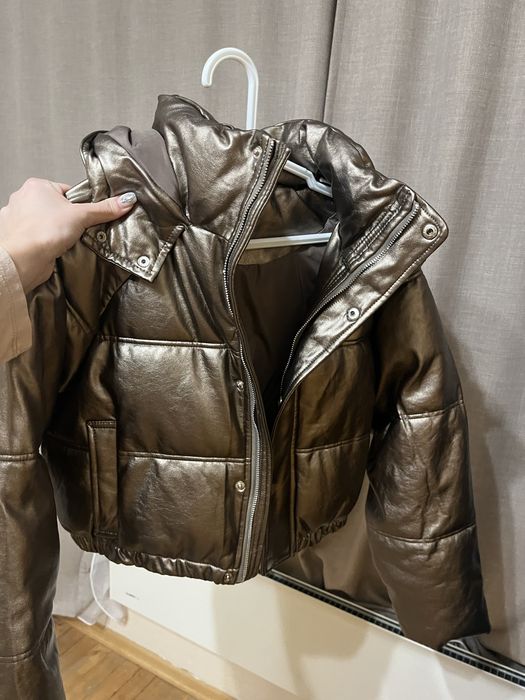 Яке тип бомбър в златист цвят