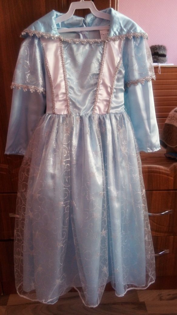 Продаю нарядное платье "Принцессы Эльзы"