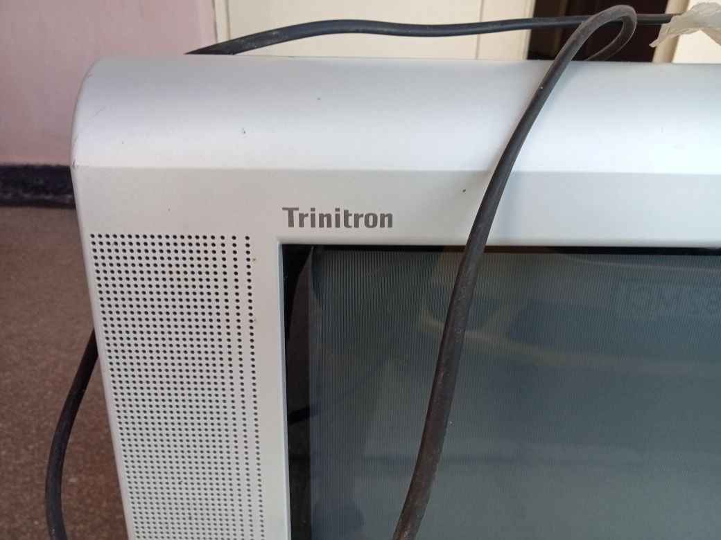 Vând tv Sony Trinitron cu tub