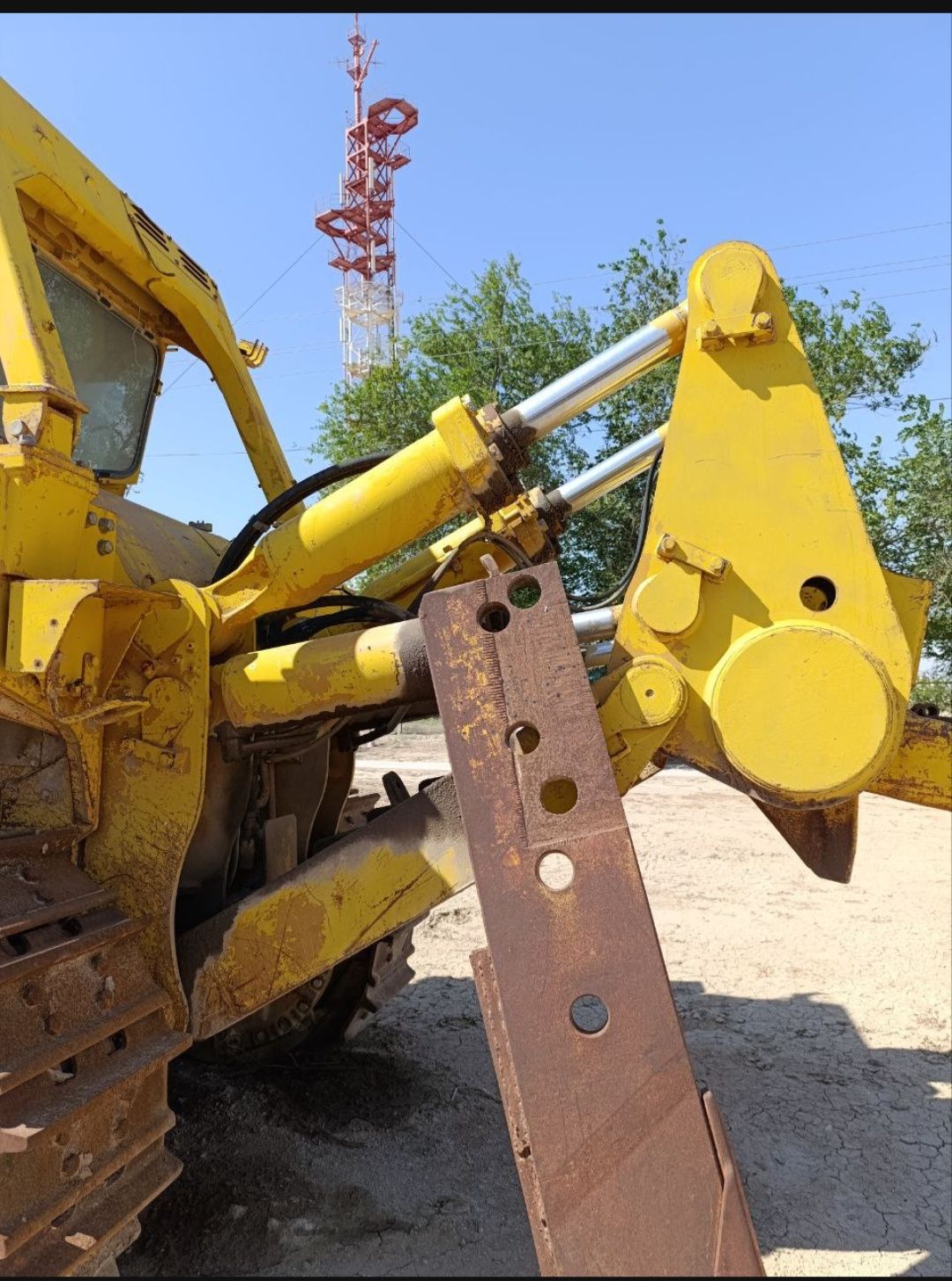 Kamatsu D-355 Buldozer