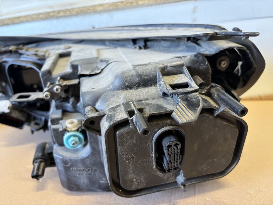 Far Dreapta VW Touareg 7P xenon
