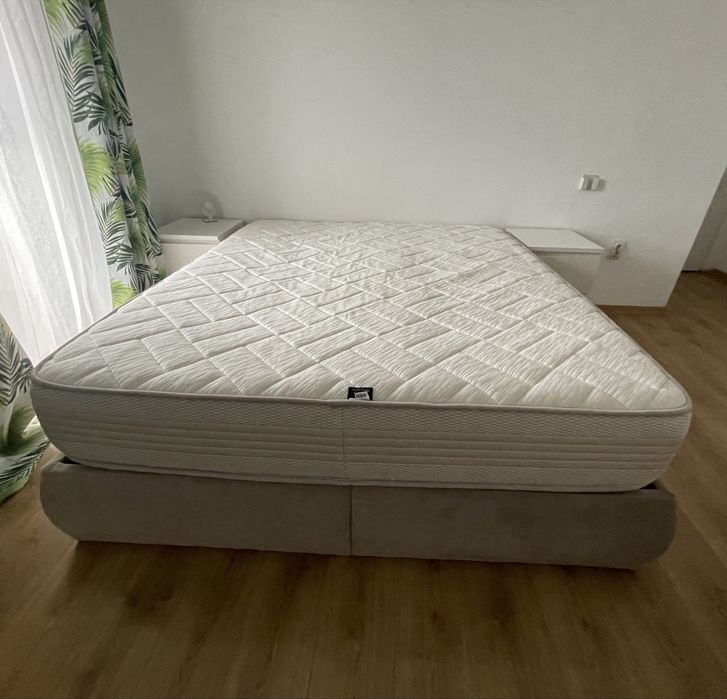 Pat Tapitat Catifea Gri 160x200 cu saltea inclusa