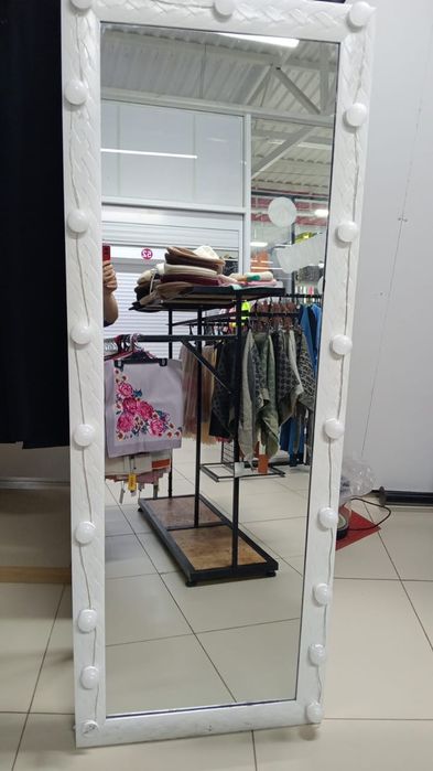 Продам зеркало с лампочками