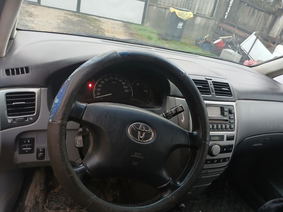 Vând Toyota Aventis Verso