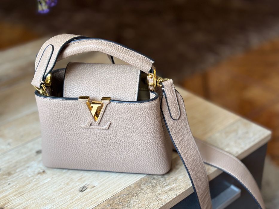 Geanta Louis Vuitton Capucines mini