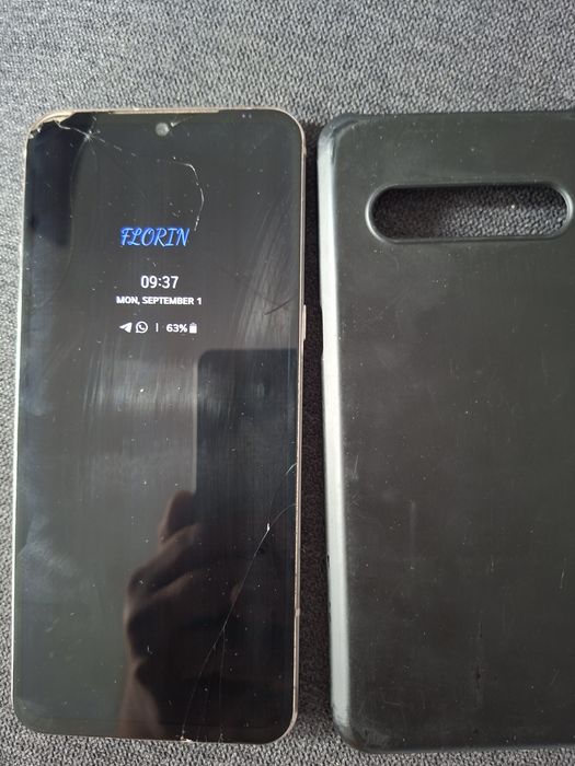LG v60 stică ecran crăpată