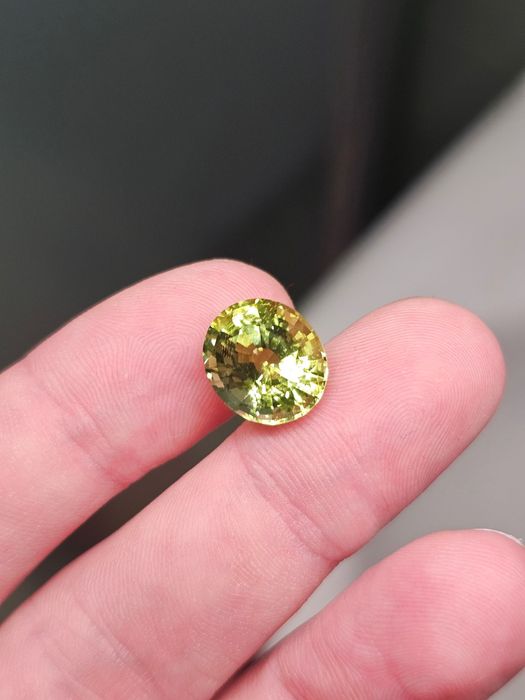 Турмалин 7.04 ct, зелёный (Apple Green)